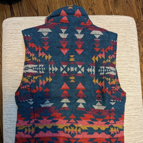 American Eagle Multicolor Tribal Puffer Vest - Picture 5 of 5
